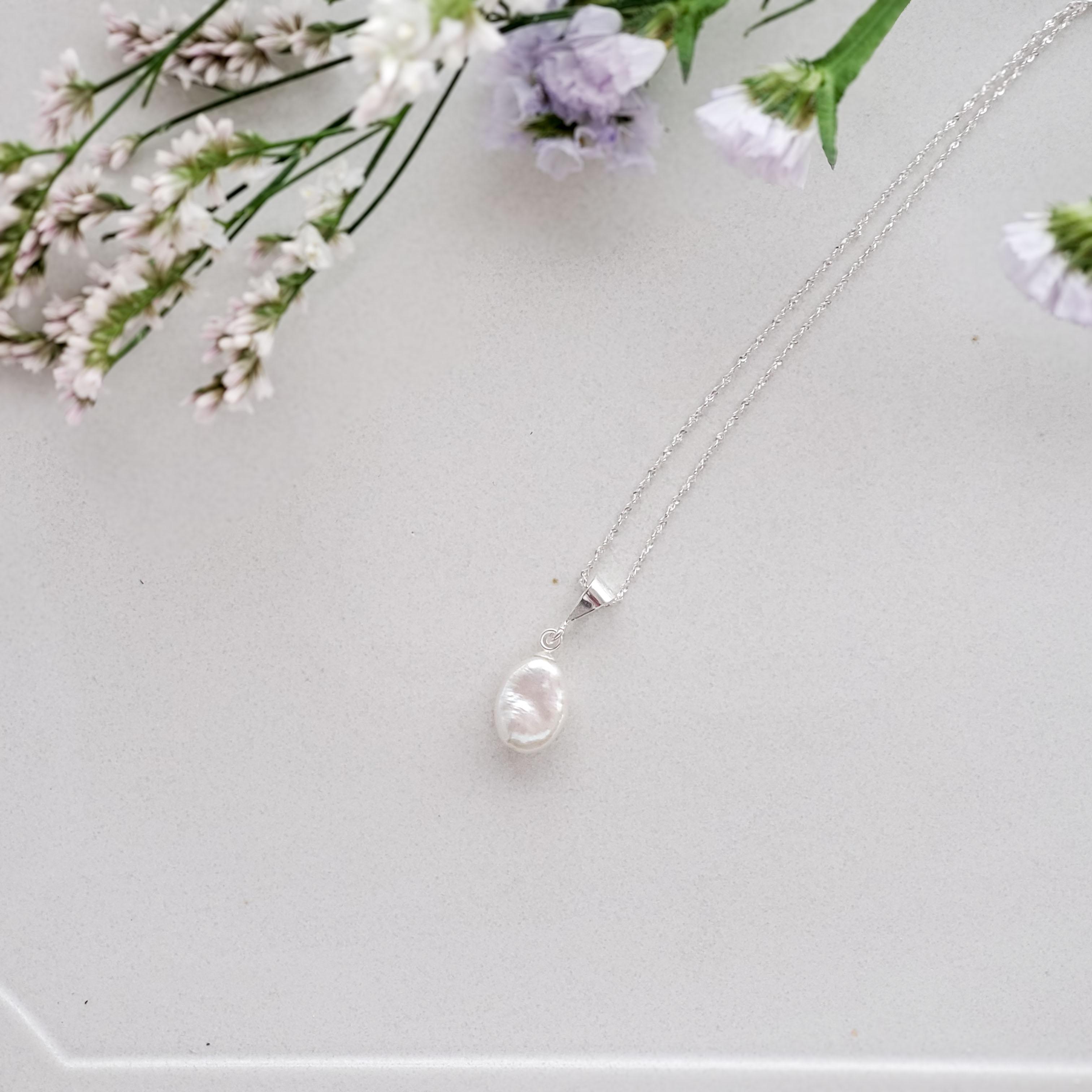 淡水パール 白 オーバル シルバー ネックレス Silver 楕円 可愛い ワンポイント ホワイト 華奢 シンプル1枚目の画像