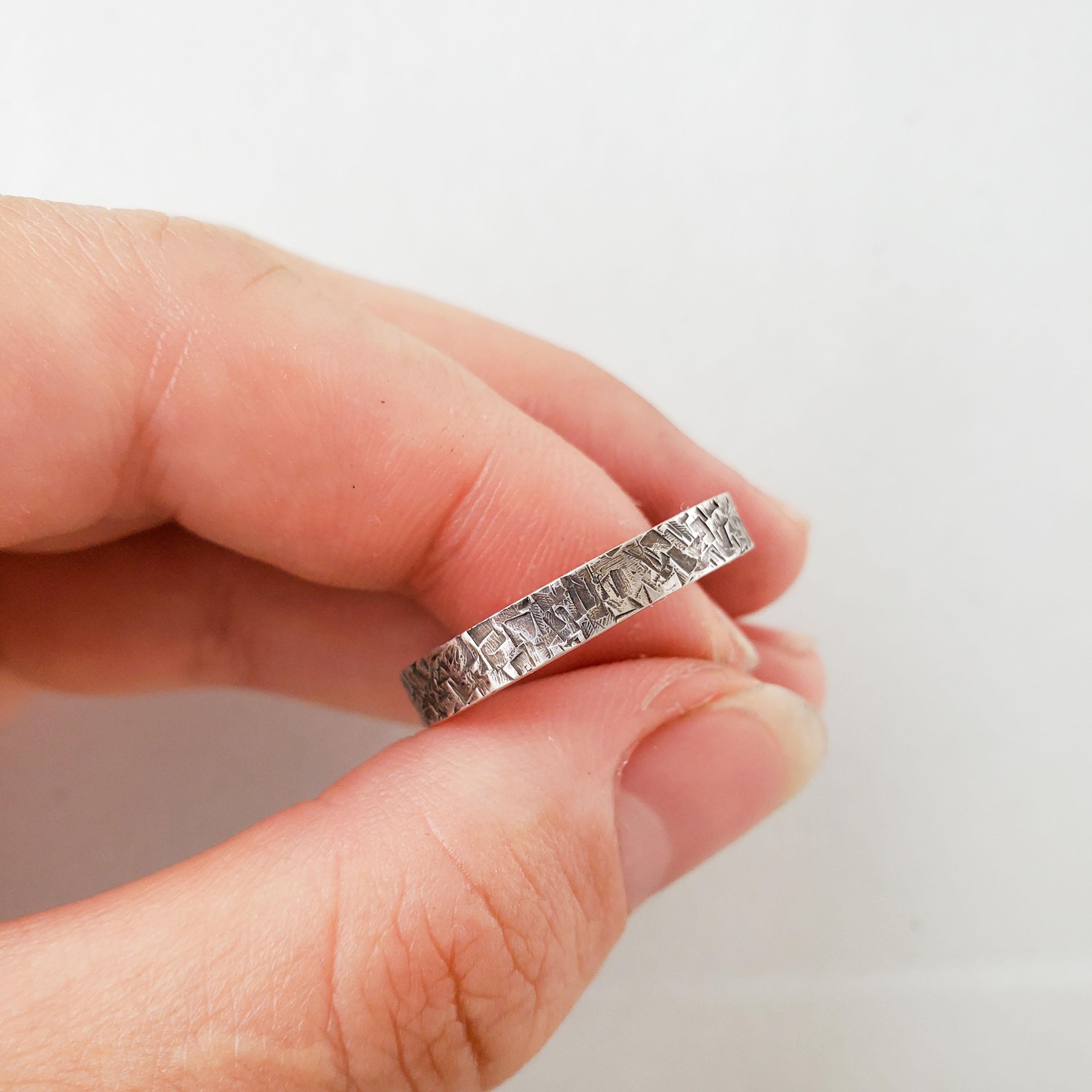 【Silver950】槌目×燻し仕上げ｜メンズシルバーリング｜シンプルで渋いデザイン｜幅約3.5mm 男性 指輪1枚目の画像