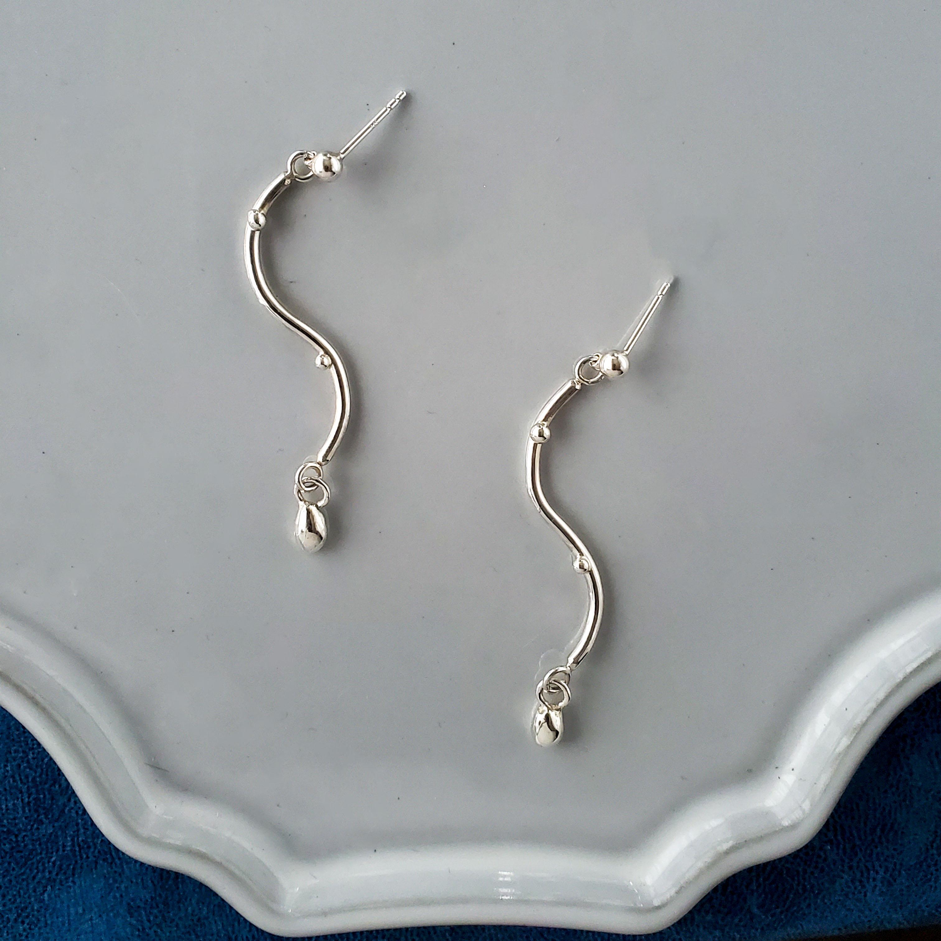 Petrichor｜雫のゆらぎピアス_002｜シルバー950 925 ピアス 雨 雫 シンプル 揺れる Silver1枚目の画像