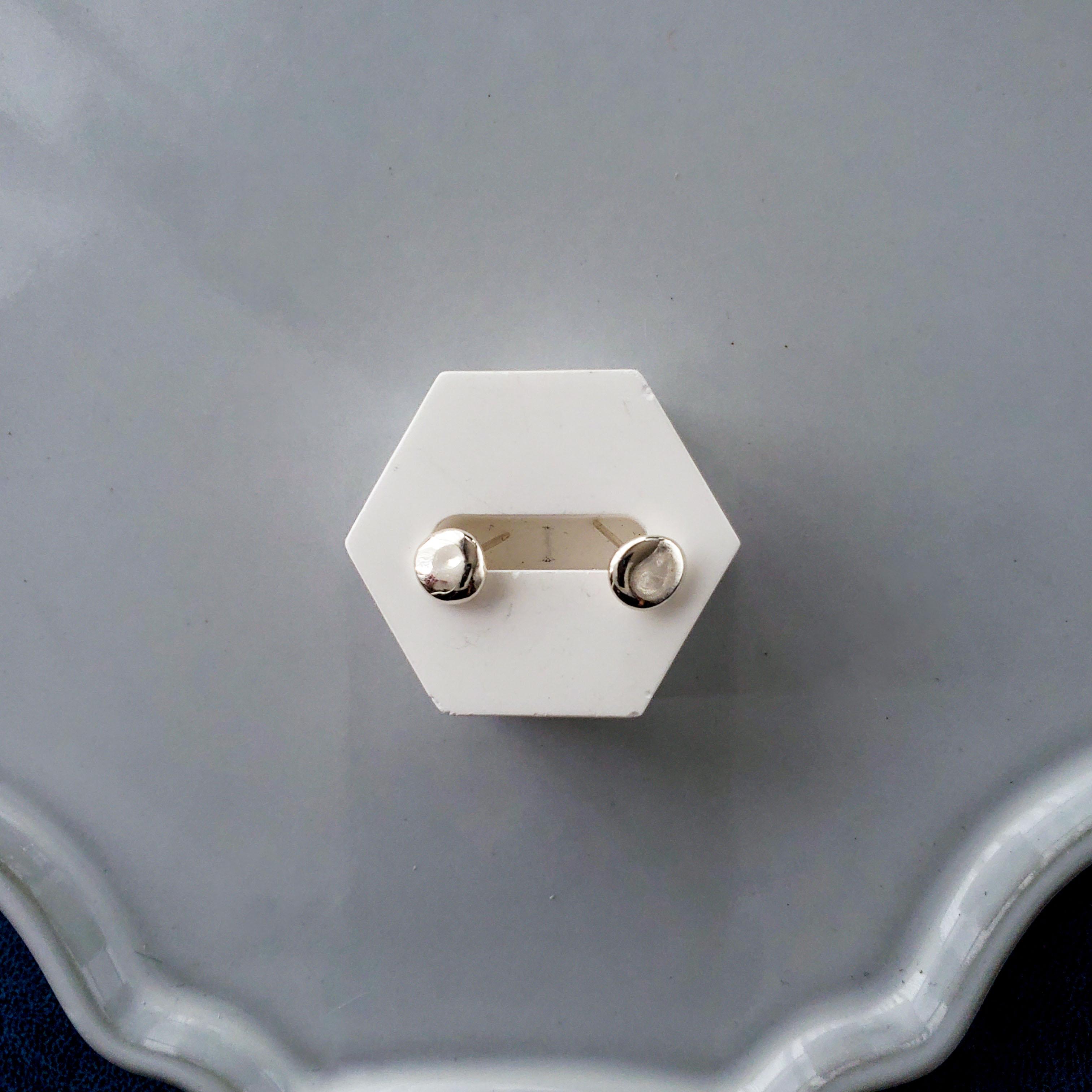 Petrichor｜ひとしずくピアス_002｜シルバー950 925 ピアス 雨 雫 シンプル 小ぶり｜Silver 夏1枚目の画像